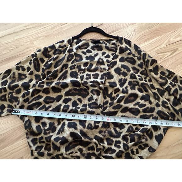 Torrid Women's Animal Wrap Top Blouse Print Size 5X Long Sleeve Dressy Bishop - Picture 8 of 10